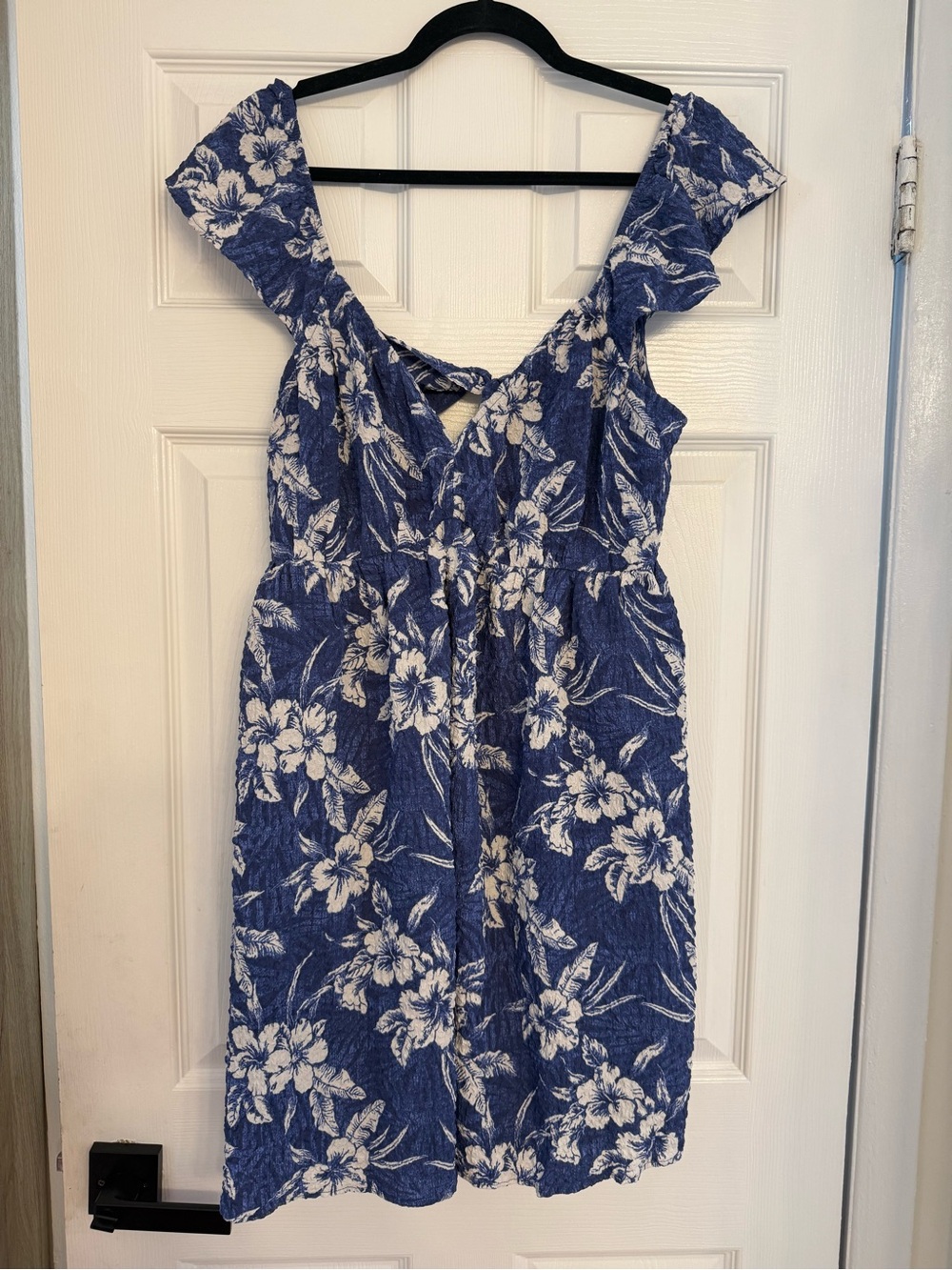 American Eagle Outfitters Blue and White Floral Sundress